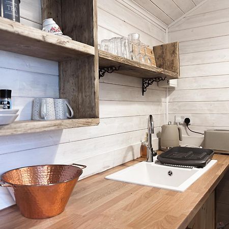 'Swan' Lakeview Lodge Bishampton Kültér fotó