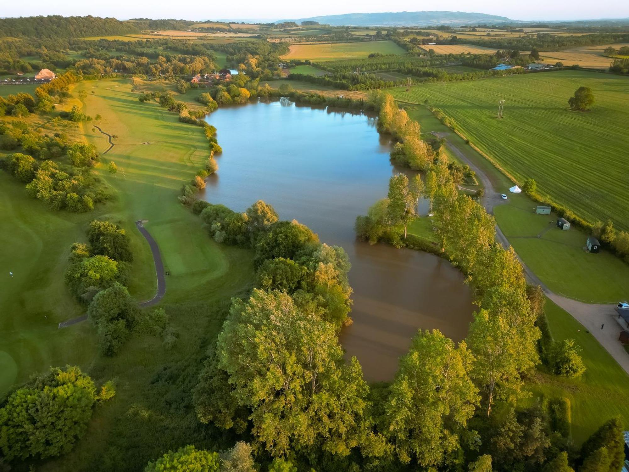 'Swan' Lakeview Lodge Bishampton Kültér fotó